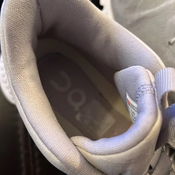 On- Running women Cloud Hi Sneakers grey W9.5 size - Picture 7 of 9